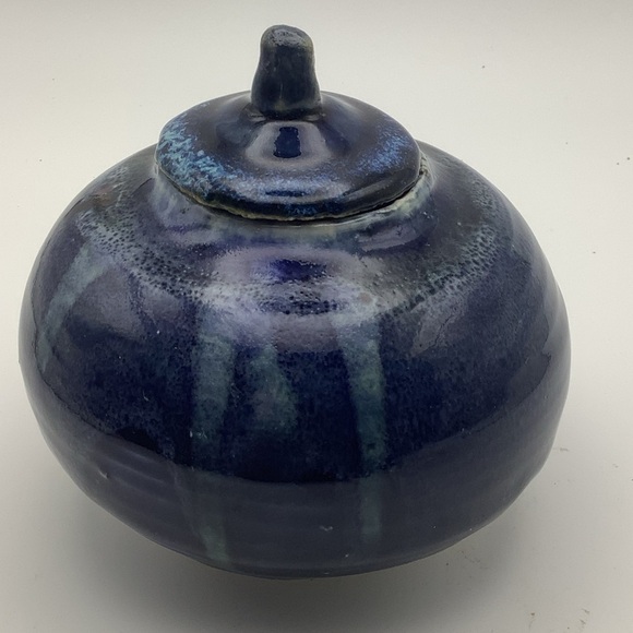 Dark Blue Pottery Lidded Bowl/Container - Picture 4 of 9